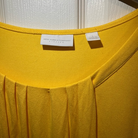 New York & Co Yellow stretch short sleeve - Picture 2 of 2